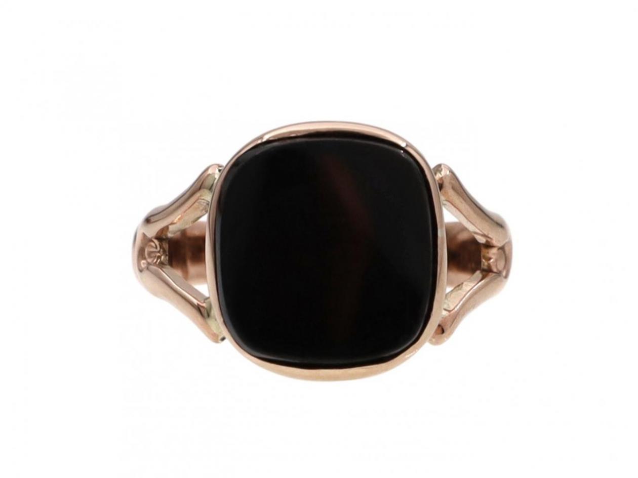 Antique cushion shape onyx signet ring in 9kt rose gold