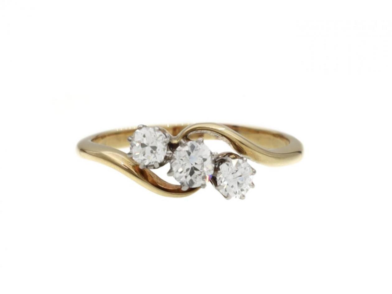 Edwardian diamond three stone twist ring in 18kt yellow gold
