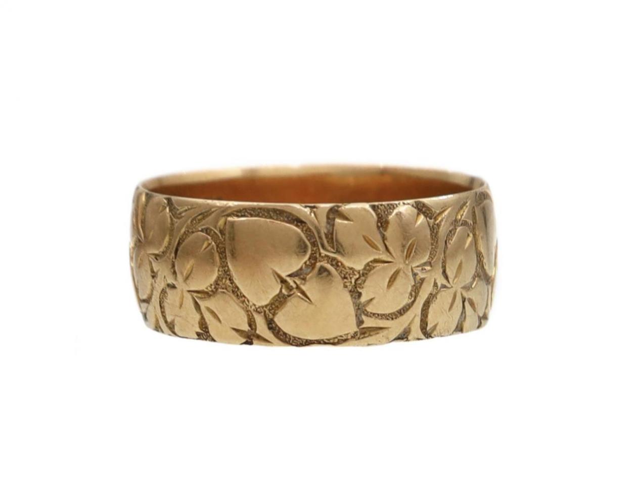 Antique 7.5mm wedding band with foliate engraved outer