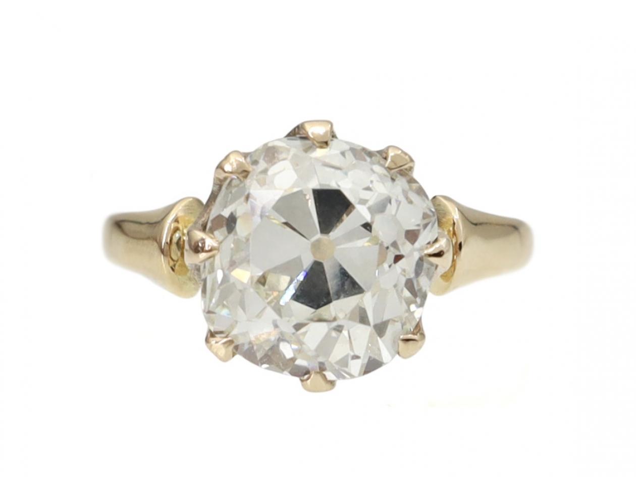 3.81ct cushion cut diamond solitaire engagement ring in 18kt yellow gold