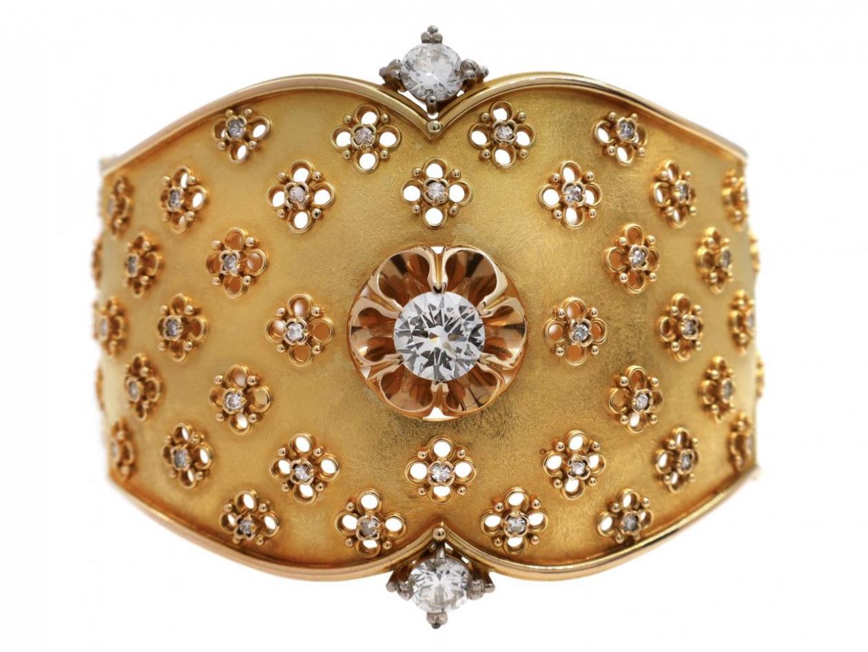 Vintage cuff bracelet set with diamonds in 18kt yellow gold