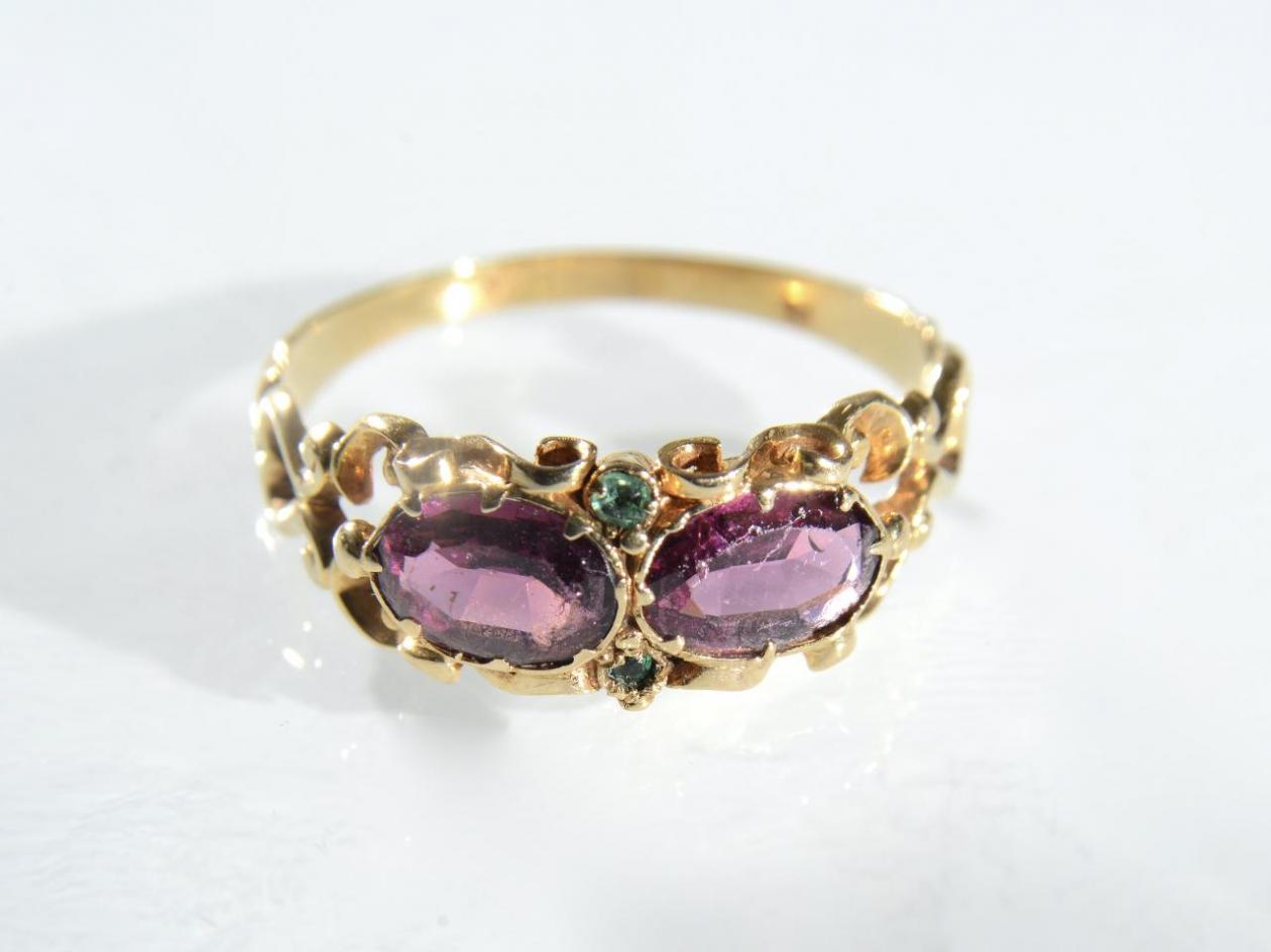 Early Victorian almandine garnet and emerald ring