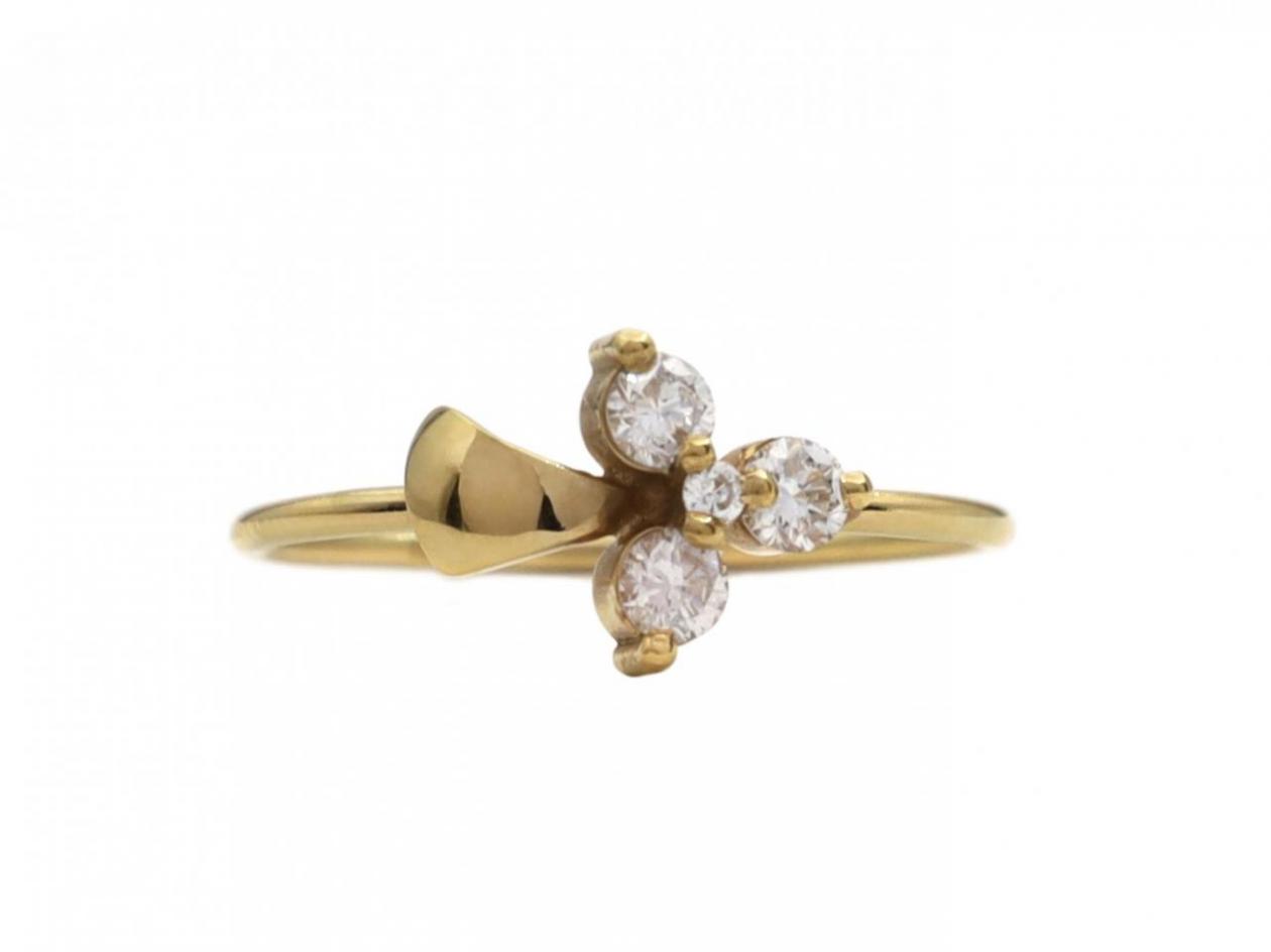 Diamond Shamrock Three Stone Ring in 18kt Yellow Gold