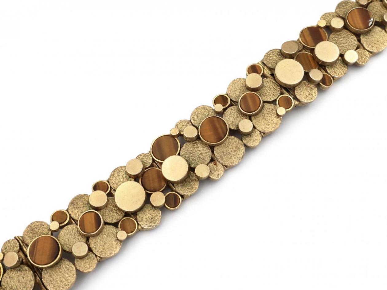 1970s tiger's eye and textured circle bracelet in 9kt yellow gold