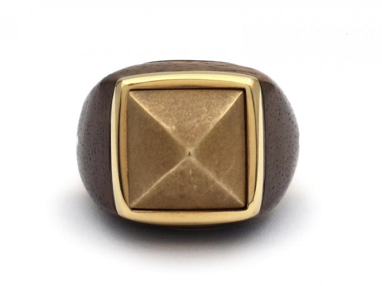 Vintage 18kt Yellow Gold & Wood Pyramid Ring