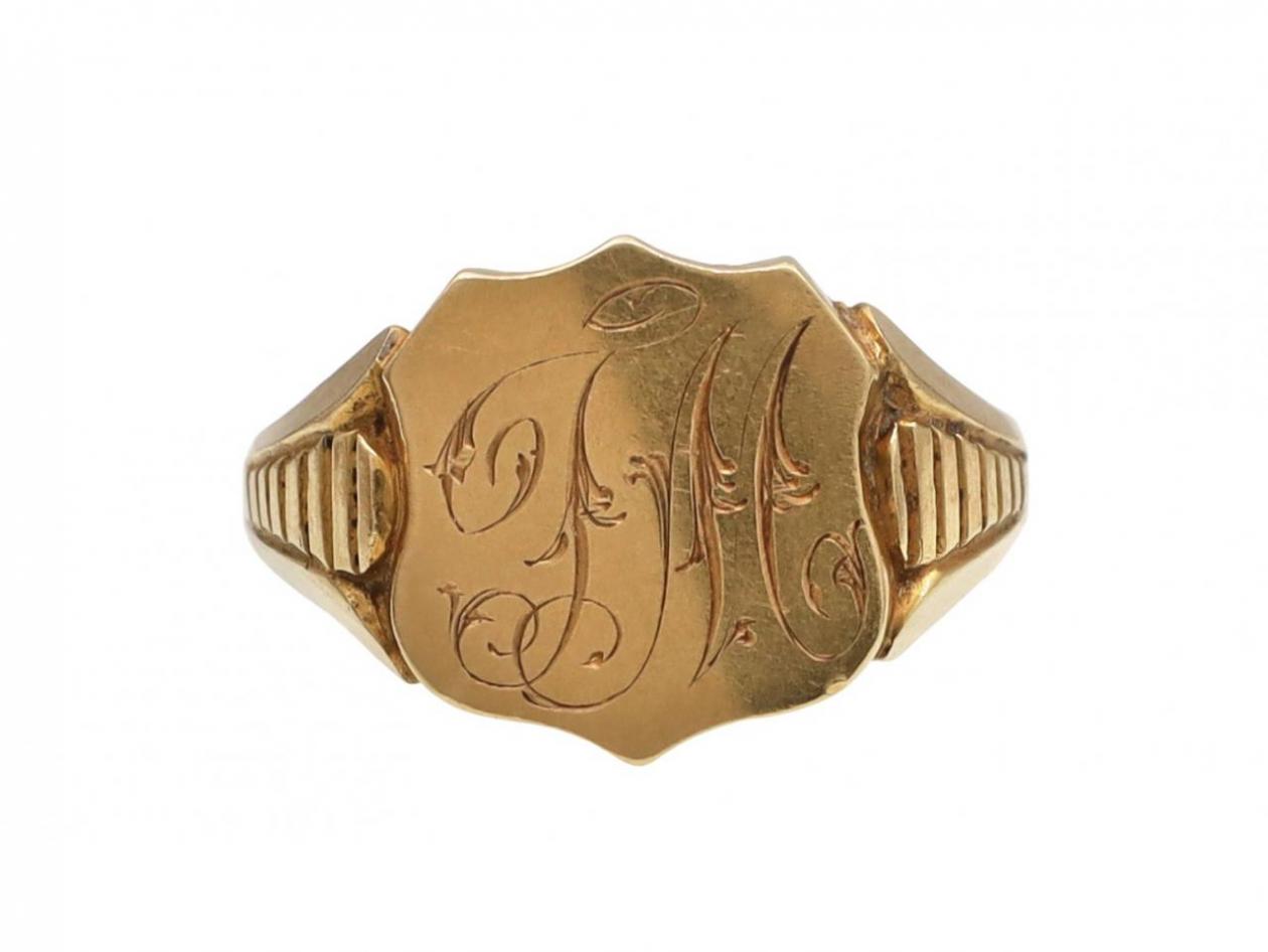 1925 Shield Signet Ring with Initials 'TM' in 18kt Yellow Gold