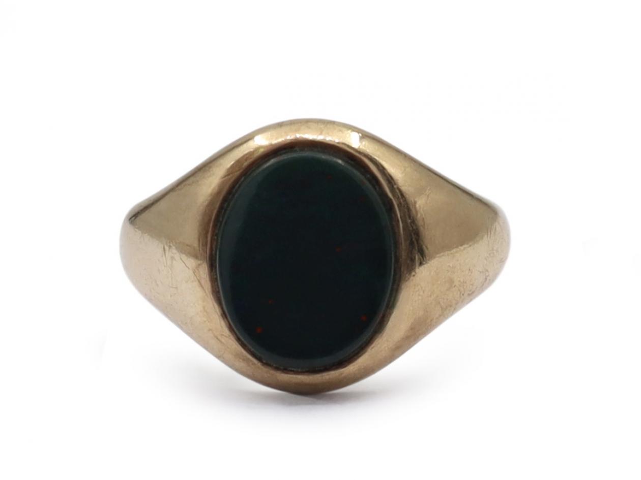 Retro Oval Bloodstone Signet Ring in 9kt Yellow Gold