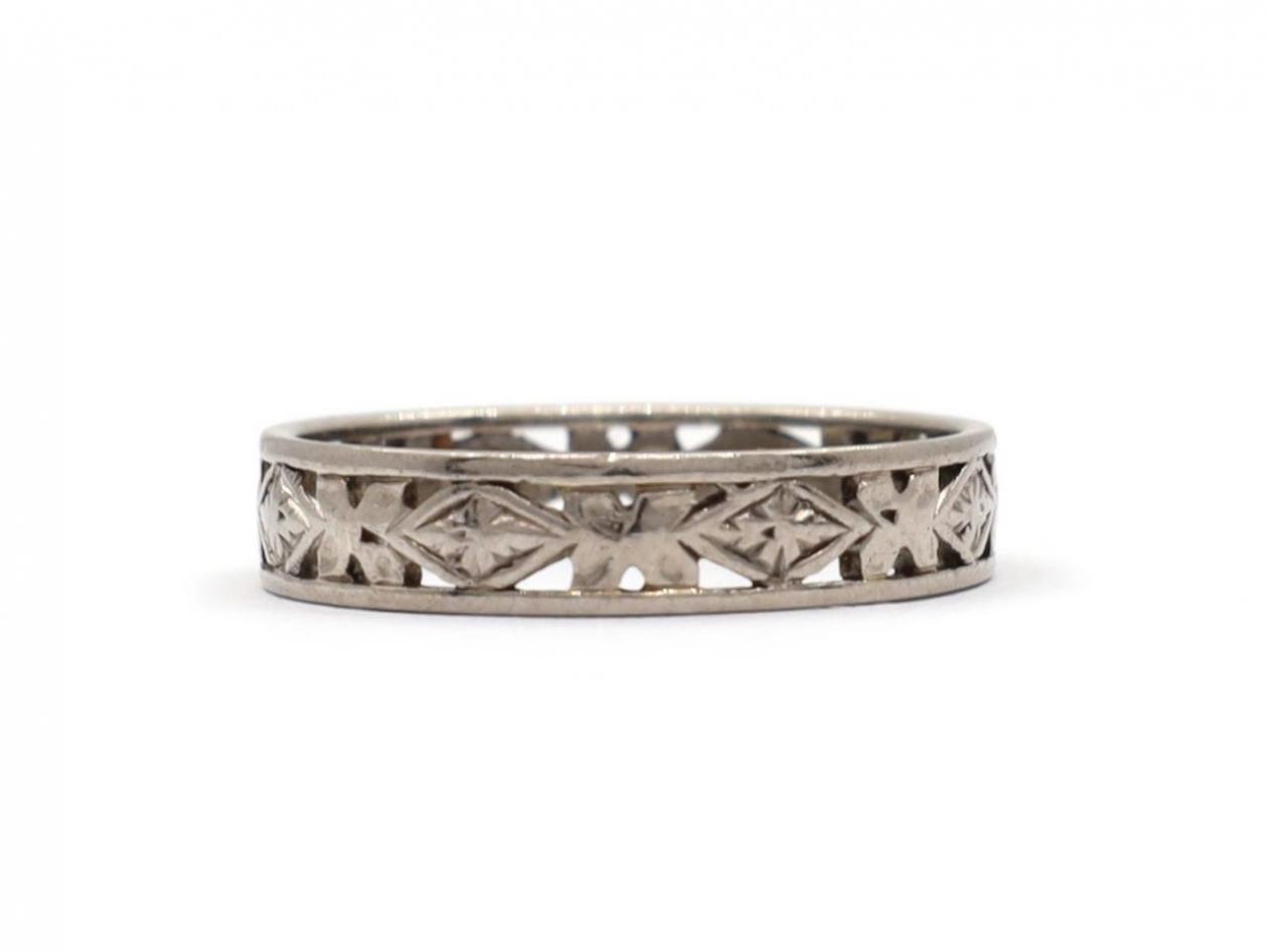 1960s openwork foliate wedding ring in 18kt white gold