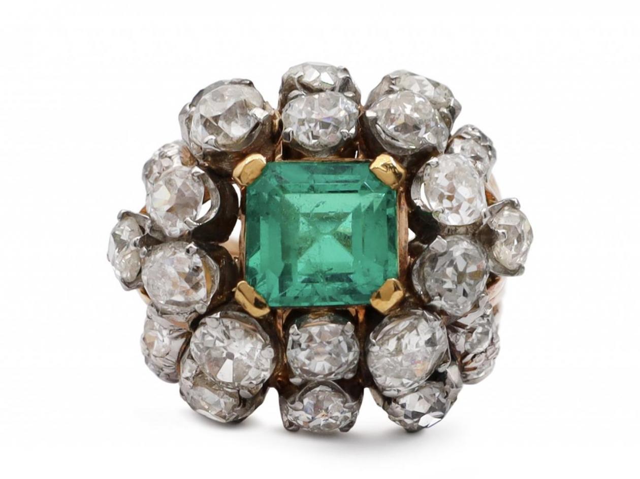 1940s Colombian emerald and Old Mine diamond cluster ring in platinum and gold