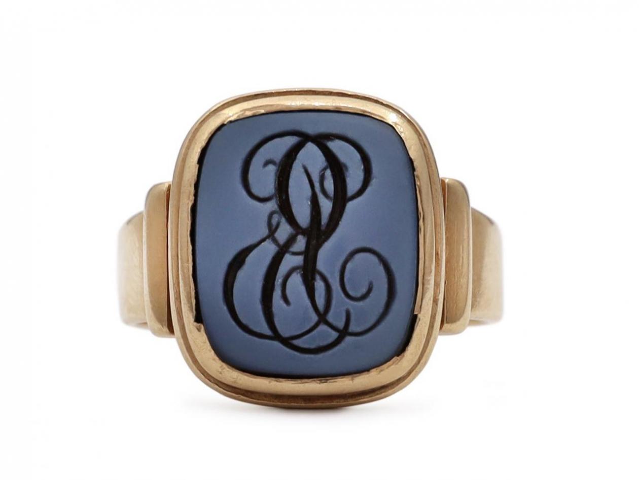 1870s French onyx initial signet ring in 18kt yellow gold
