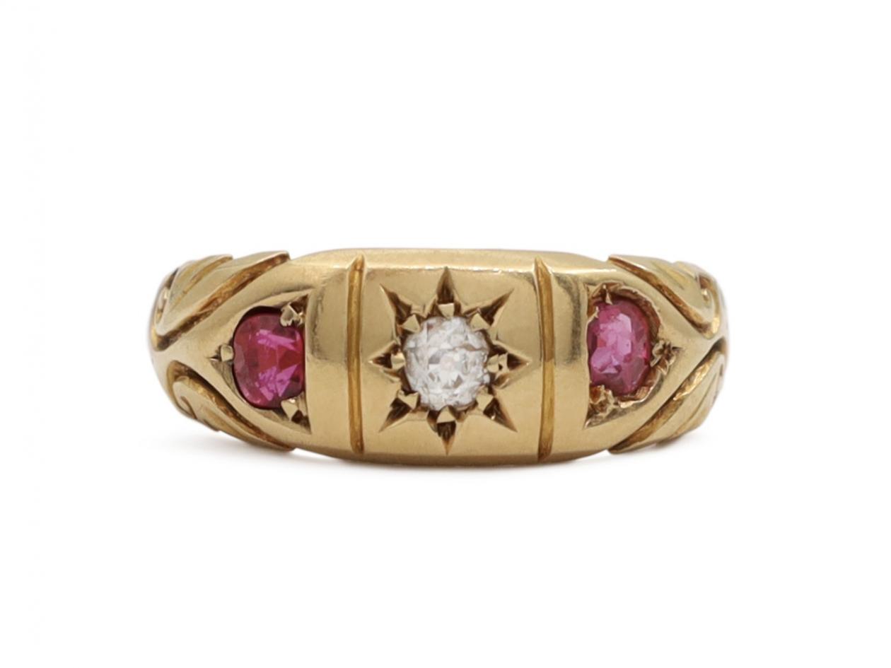 Antique 1900 diamond and ruby three stone gypsy ring in 18kt gold