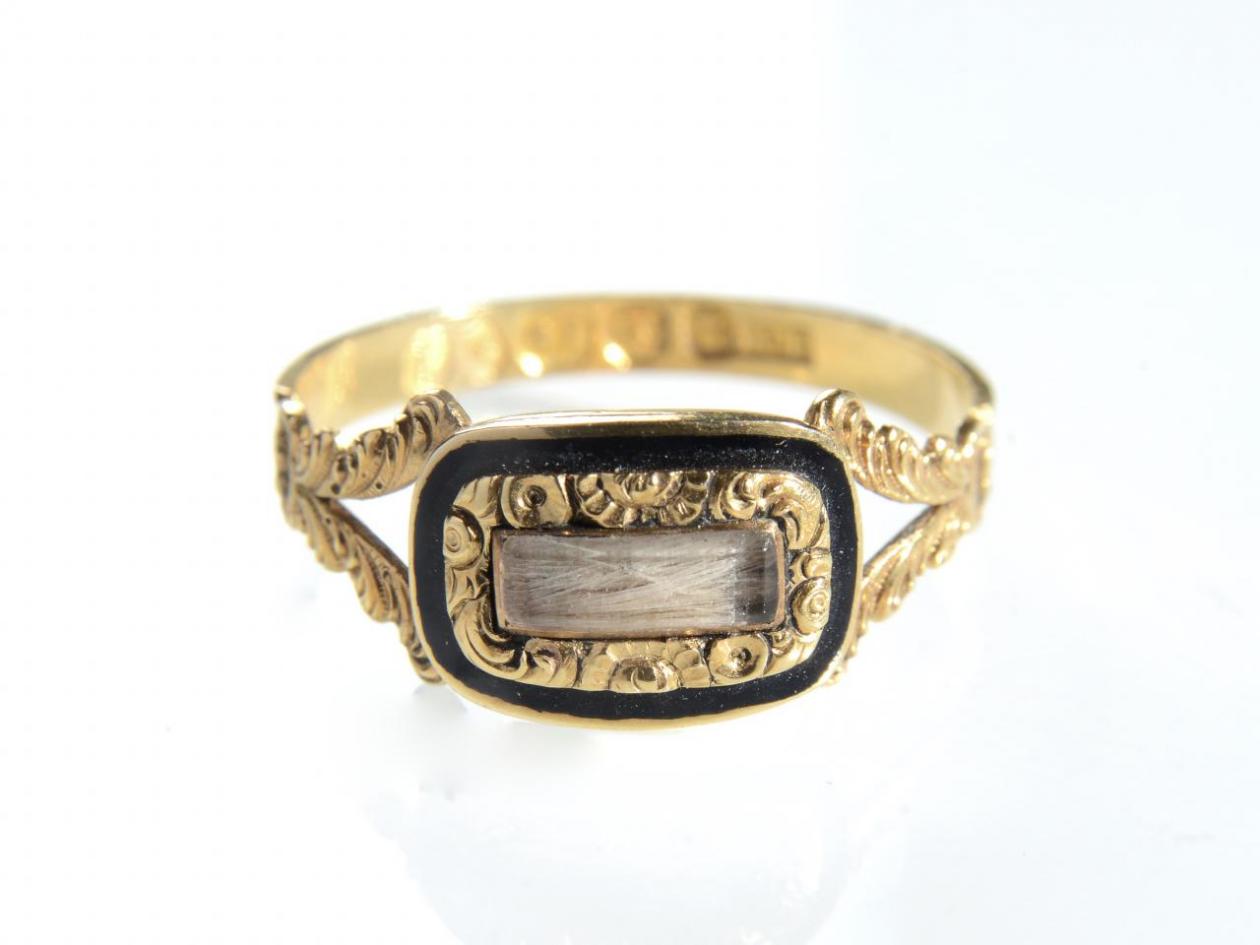 Georgian 18kt yellow gold and black enamel mourning ring