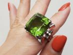 Retro peridot and diamond cocktail ring in 18kt white gold