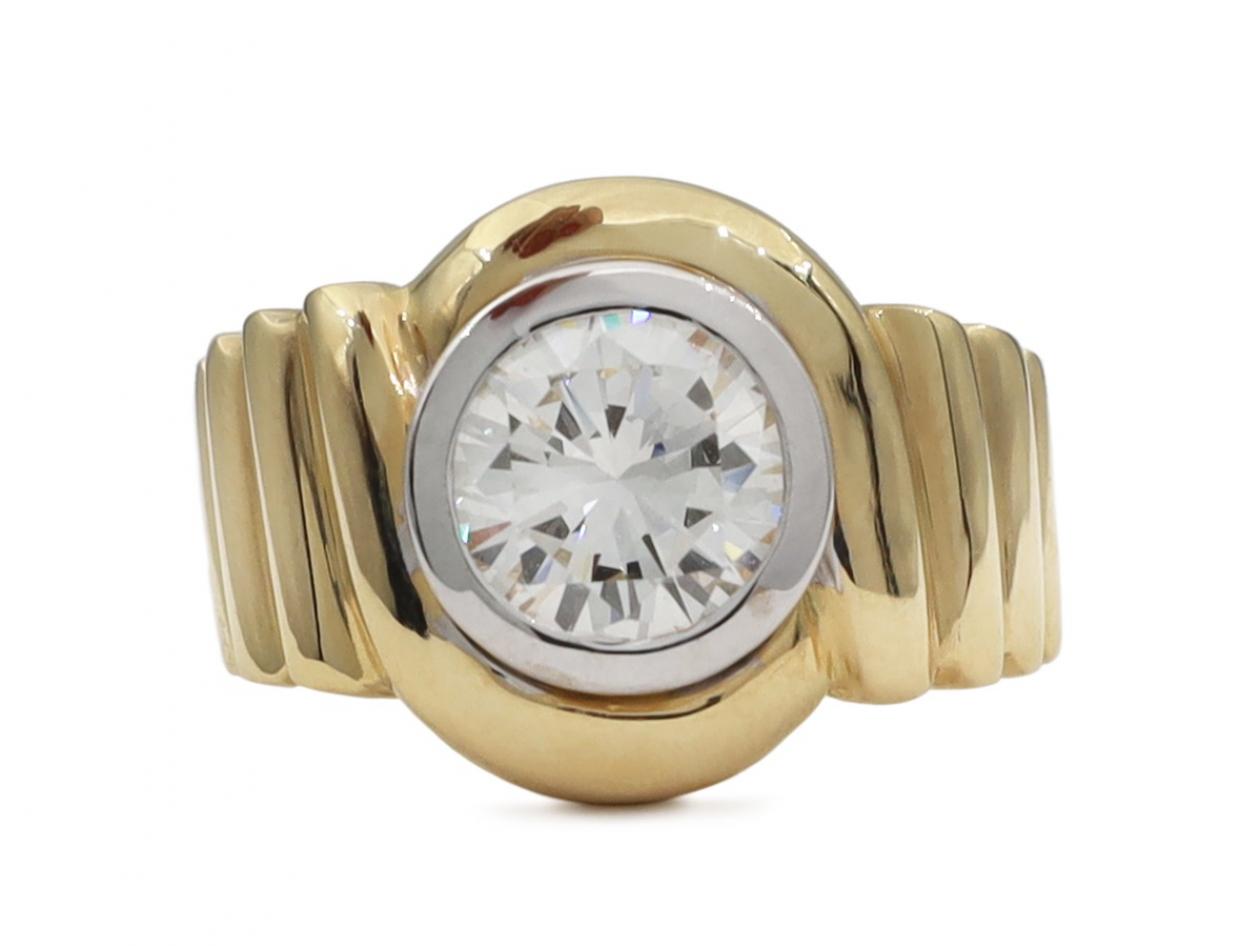 Vintage chunky ribbed 1.30ct diamond solitaire ring in gold