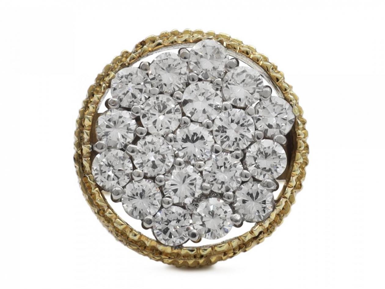 1970s circular diamond cluster ring with terraced texture