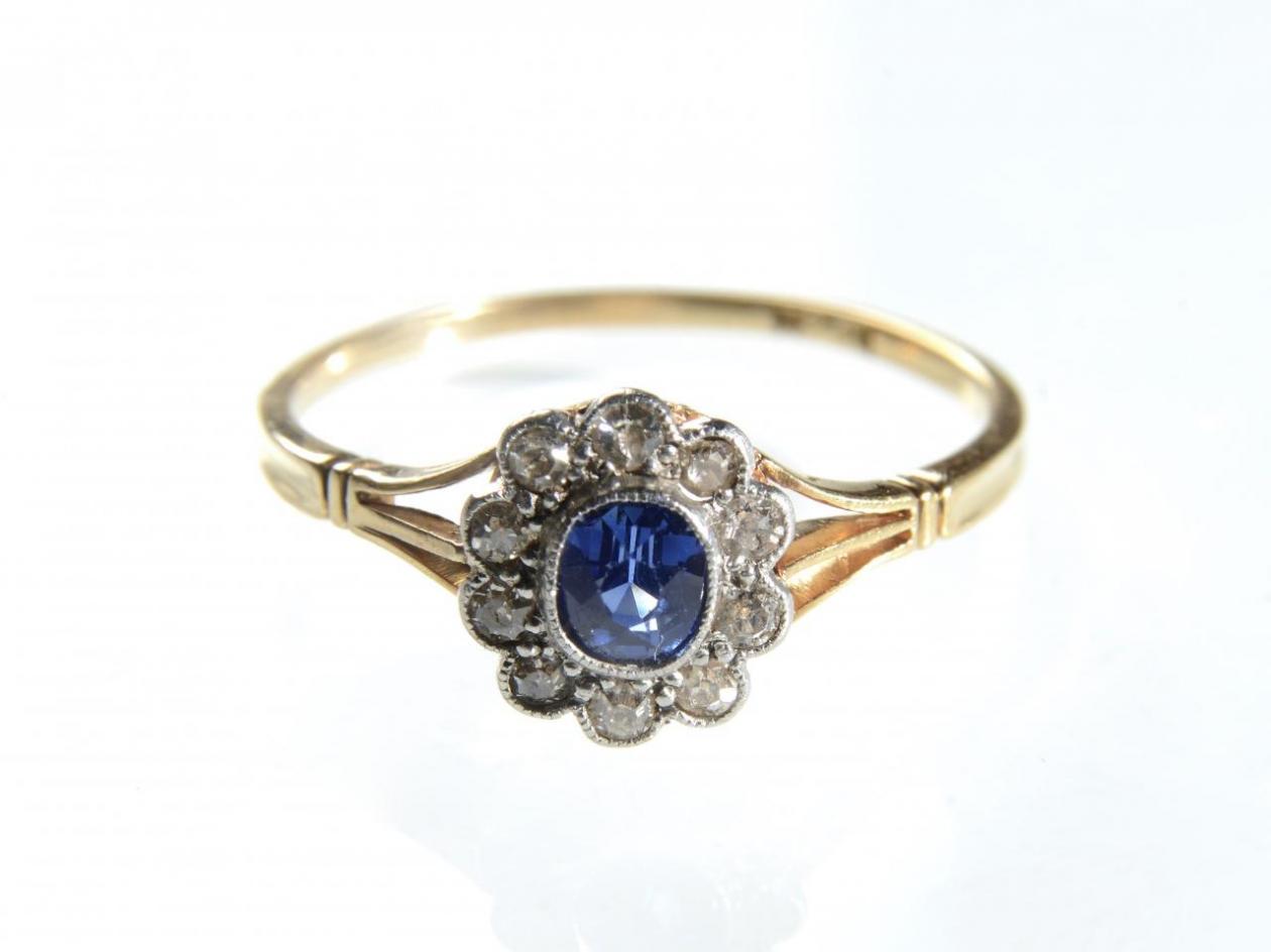 Edwardian sapphire and diamond daisy cluster ring in gold