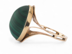1970s malachite cabochon dress ring in 9kt yellow gold with openwork setting – Matthew Weldon