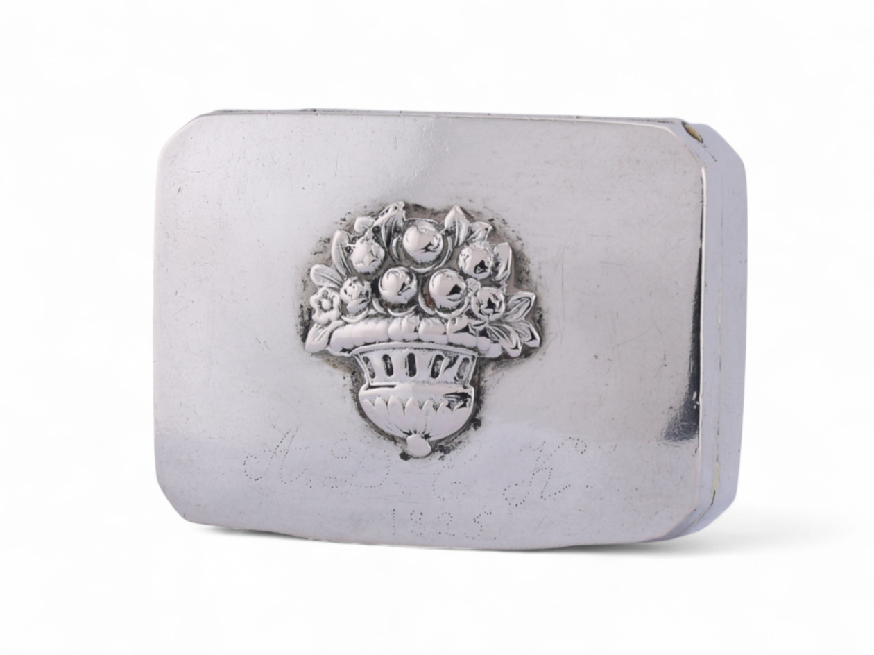 Antique silver vinaigrette with gilt interior and engraved floral bouquet lid – Courtville Antiques