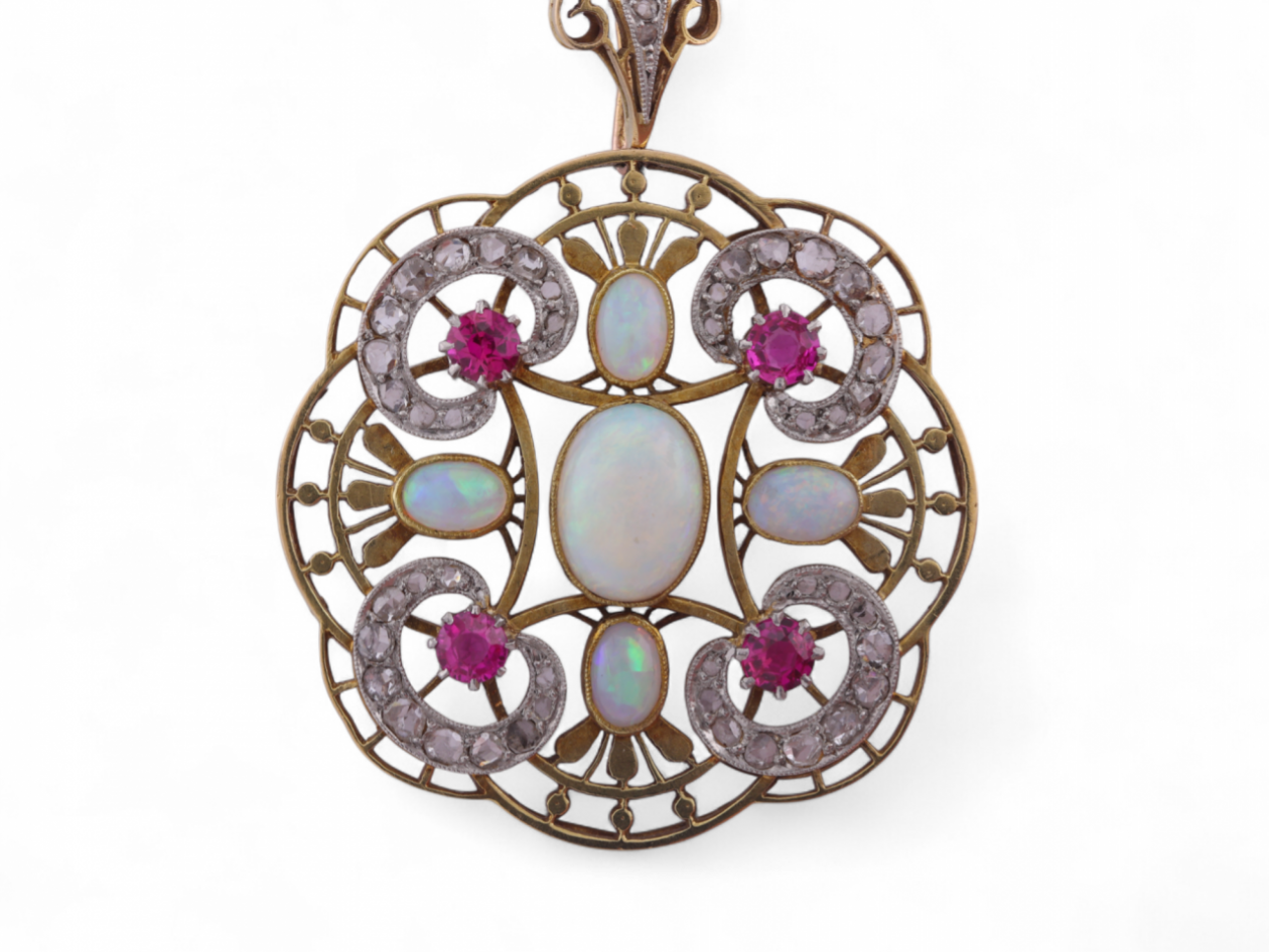 Early 19th-century silver vinaigrette with gilt interior and engraved floral bouquet design. Available at Courtville Antiques, curated by Matthew Weldon.