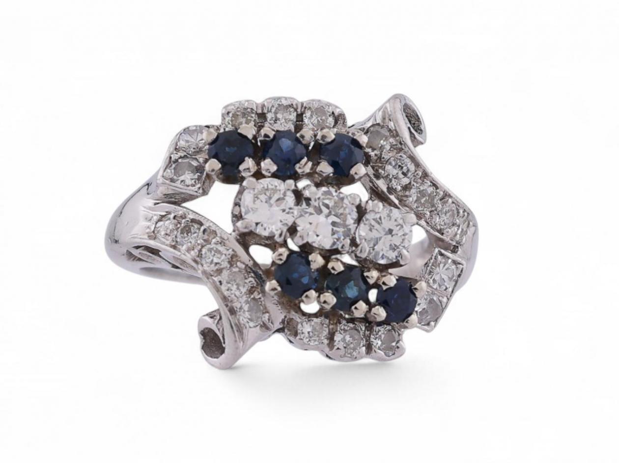 1950s Sapphire And Diamond Fancy Fluted Cluster Ring In Platinum