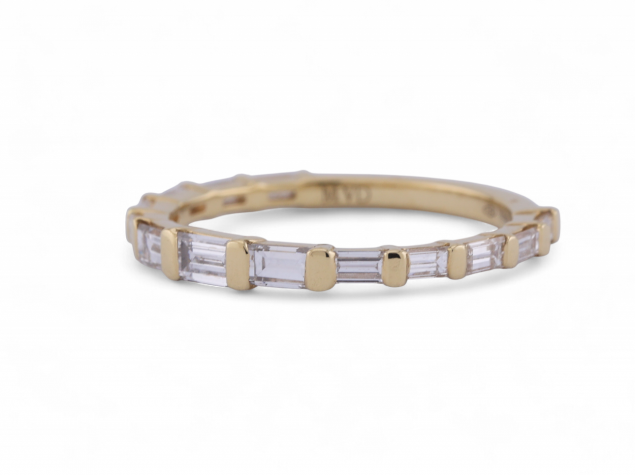 Modern baguette diamond eternity ring in 18kt yellow gold, Italian, 0.87 carats G/H VS–SI.