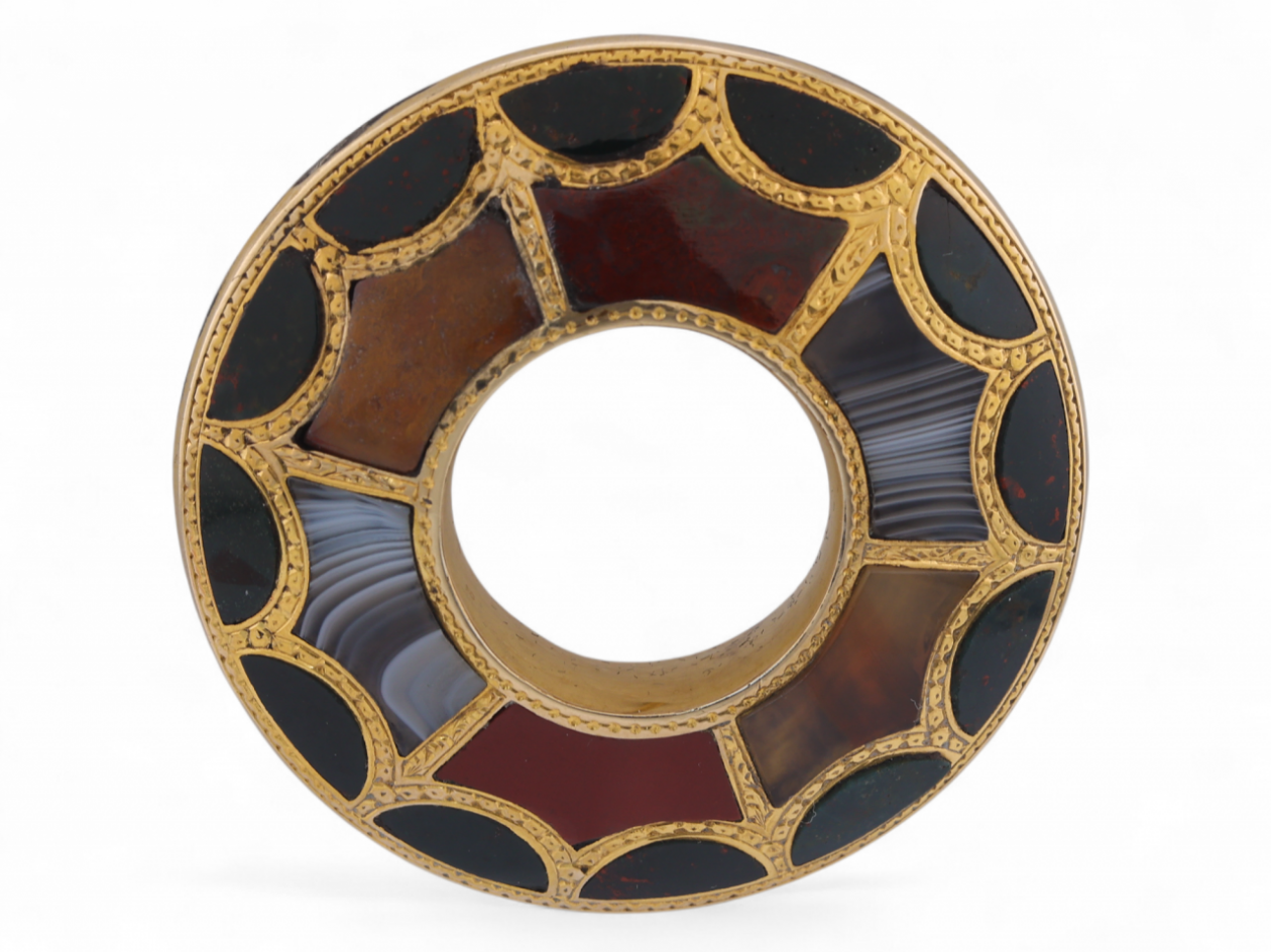 Antique Scottish Circular Agate Specimen Brooch In Yellow Gold