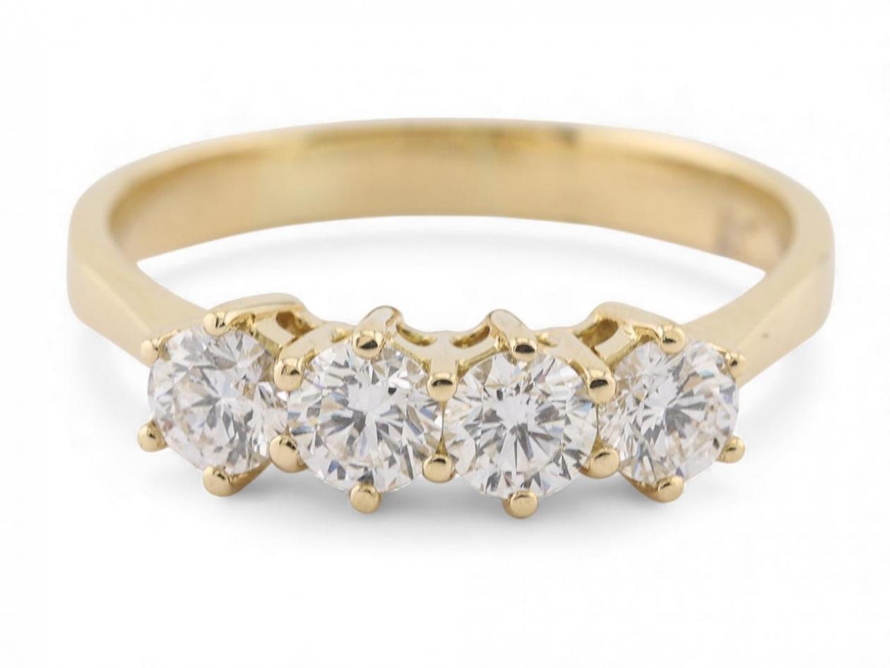 Modern 18kt gold diamond ring with estimated 1 carat total weight in F to H colour and SI clarity.