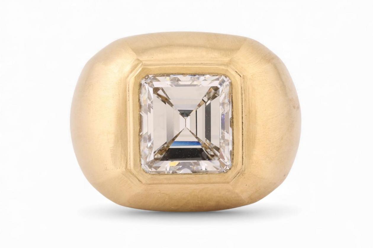 Asscher Cut Diamond Ring in 18k Yellow Gold