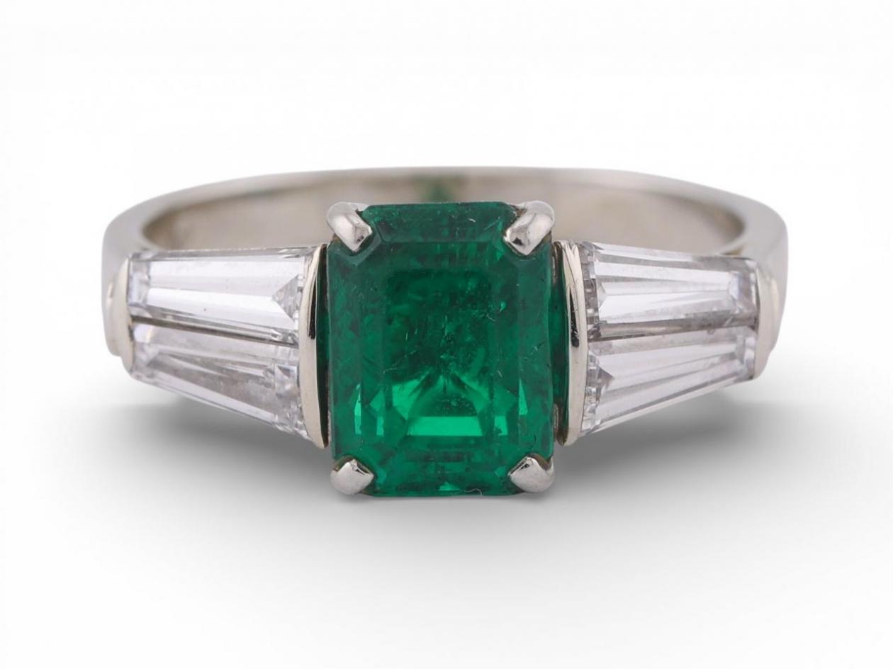 Vintage Emerald and Diamond Ring in 18kt White Gold