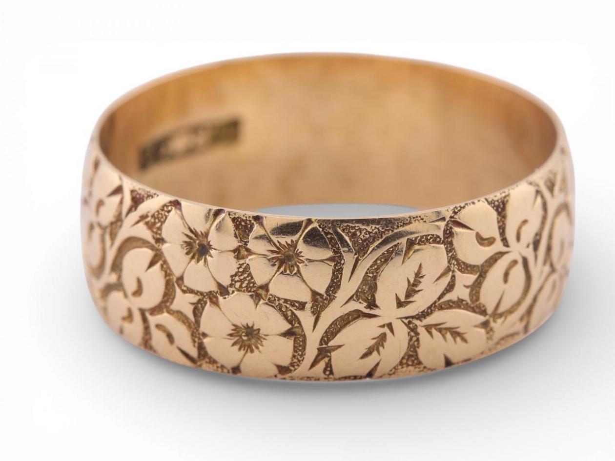 Victorian 9ct Rose Gold Engraved Wedding BandVictorian 9ct Rose Gold Engraved Wedding Band