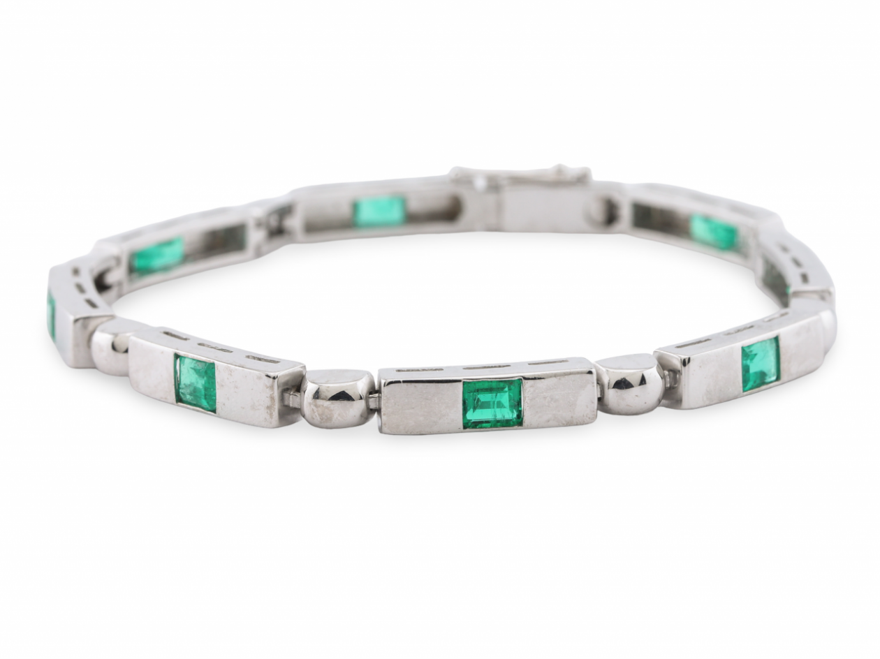 14ct White Gold Emerald Line Bracelet