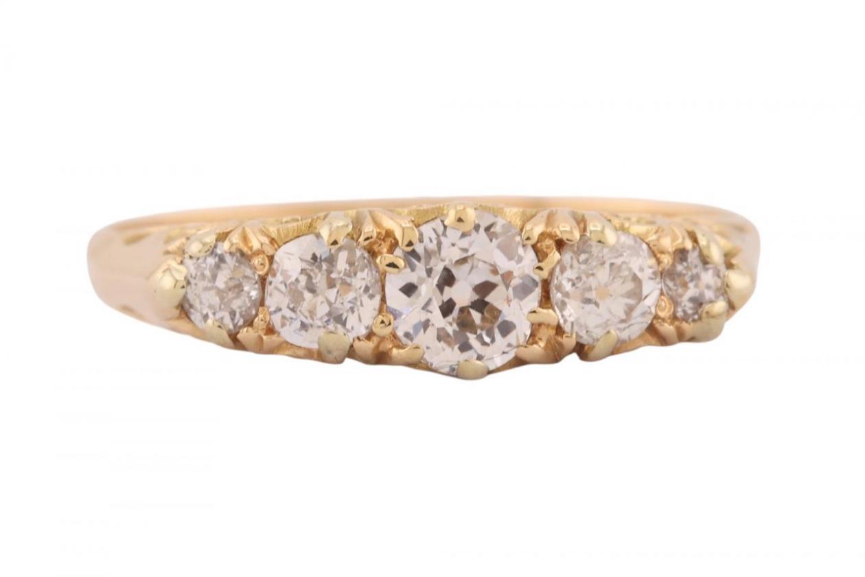 A five stone diamond ring in 18kt yellow gold