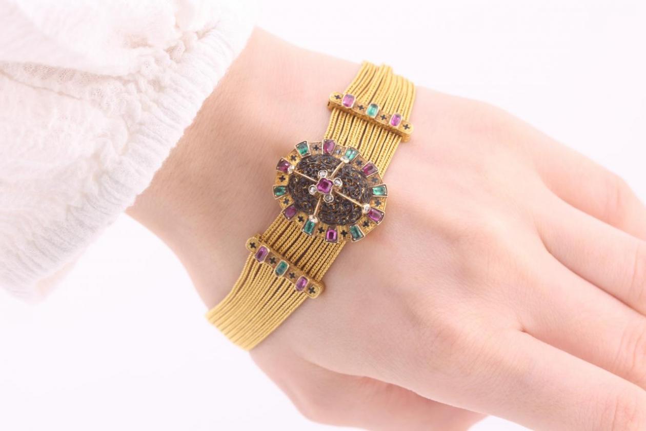 MID-VICTORIAN RENAISSANCE REVIVAL SLIDE BRACELET, CIRCA 1870