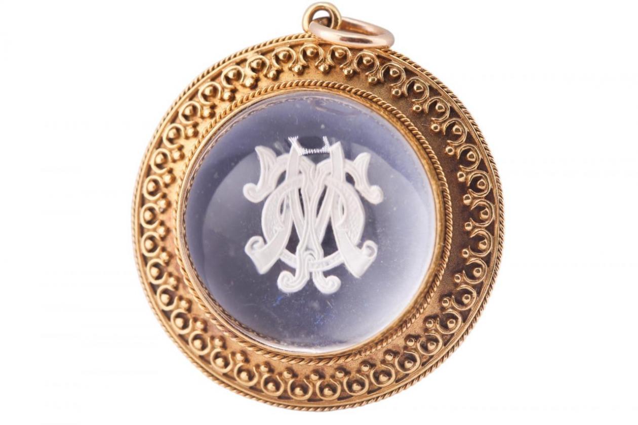 VICTORIAN ESSEX ROCK CRYSTAL GOLD PENDANT ENCLOSING INITIALS T.O.M, CIRCA 1870