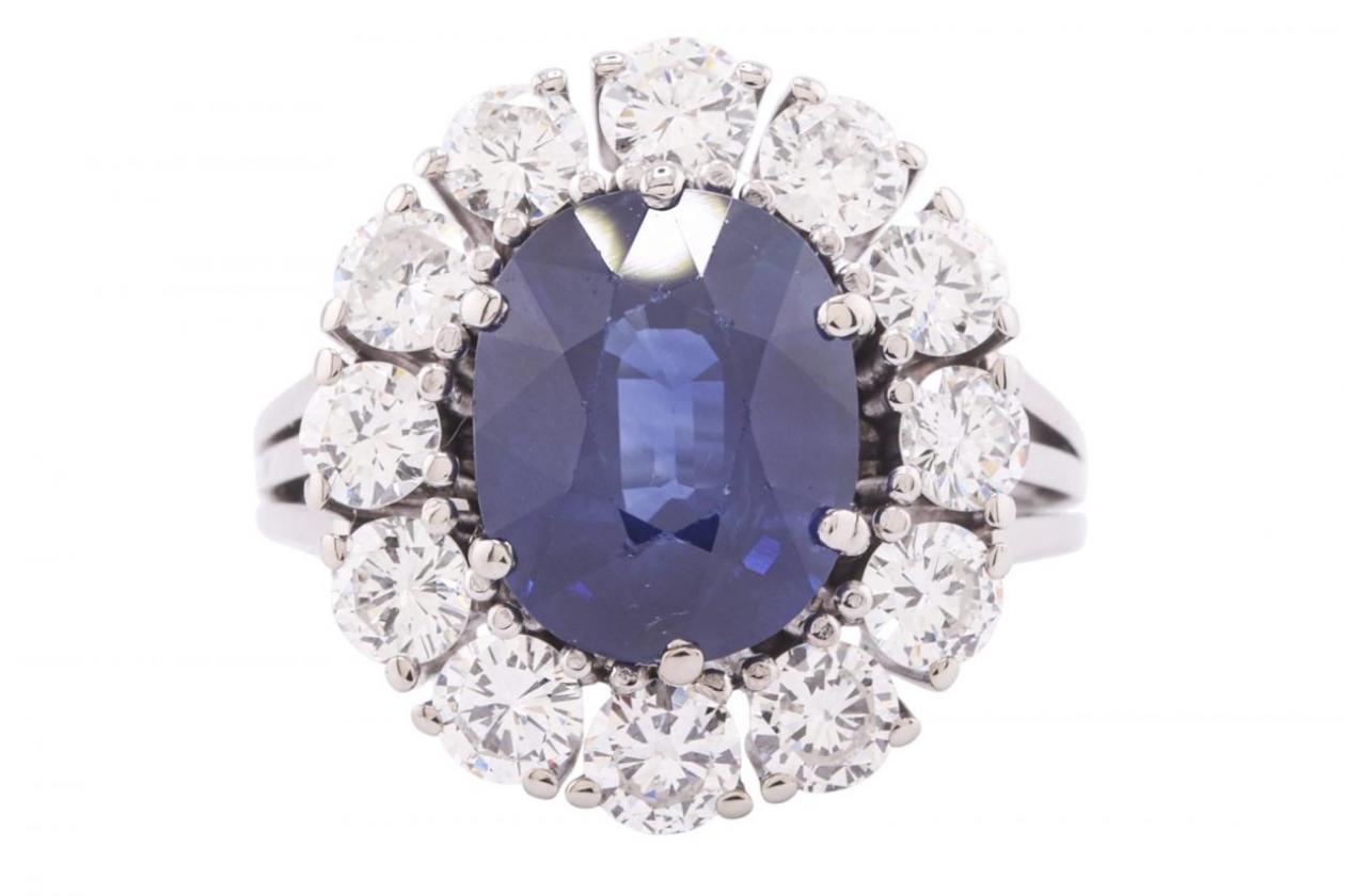SAPPHIRE AND DIAMOND CLUSTER RING