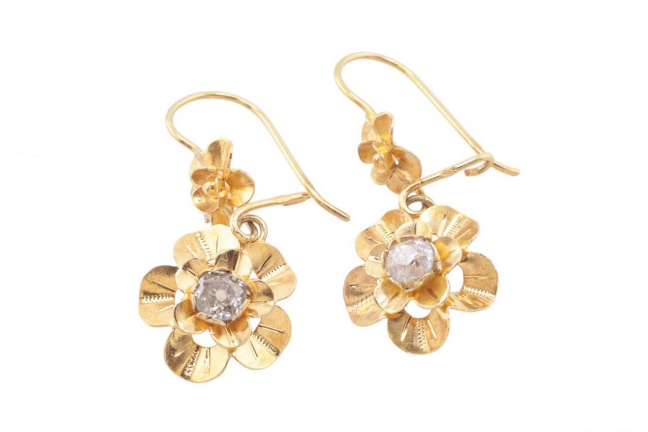 EDWARDAIN GOLD AND DIAMOND FLOWER EARRINGS, CIRCA 1910
