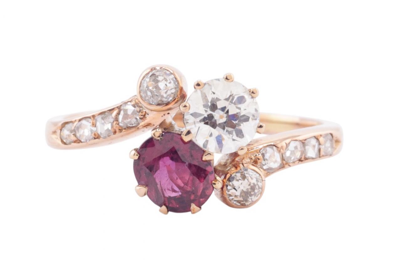 EDWARDIAN RUBY AND DIAMOND TOI ET MOI RING, CIRCA 1905