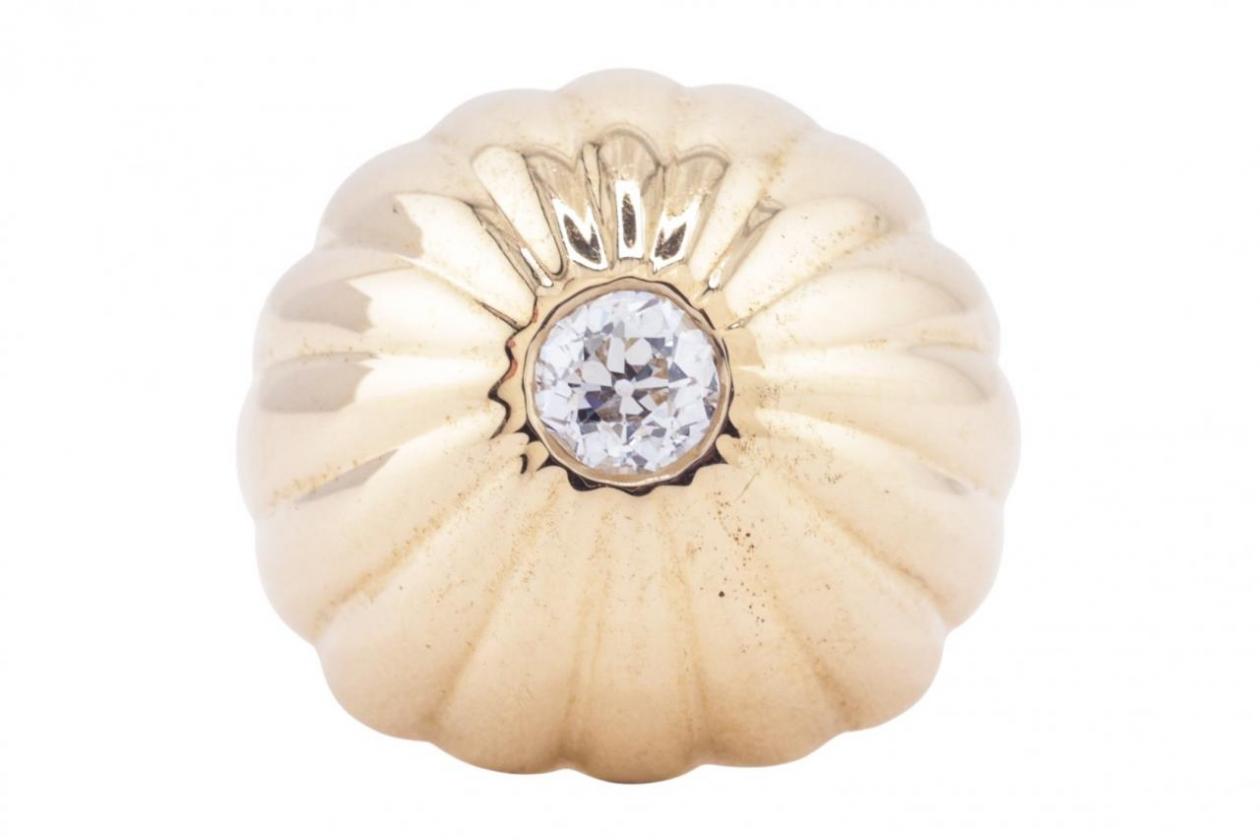 RETRO STYLE DIAMOND BOMBÉ RING, CIRCA 1940