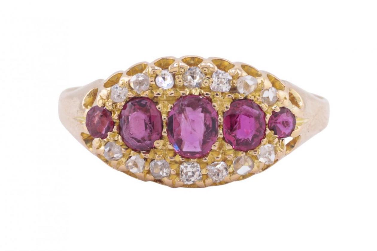 EDWARDIAN RUBY AND DIAMOND 5 STONE RING, CIRCA 1910