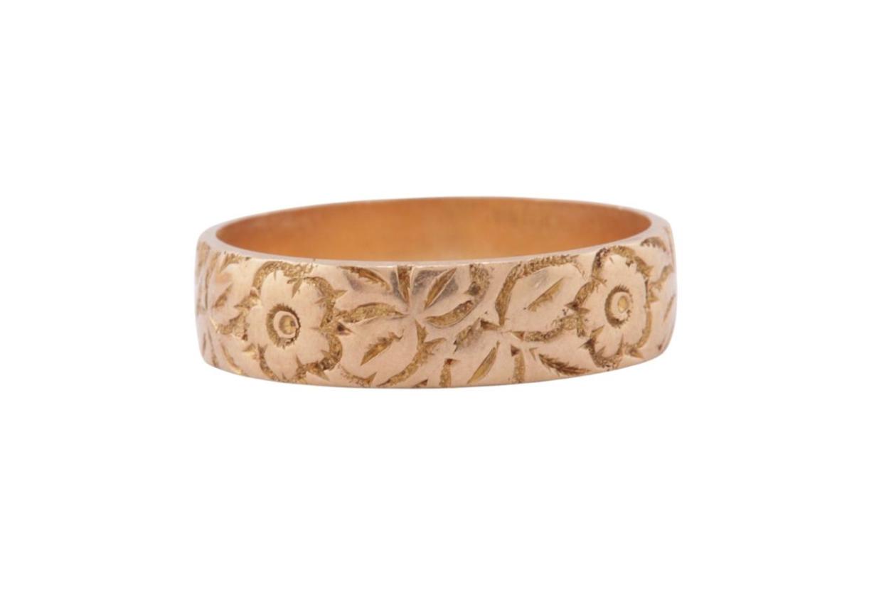 EDWARDIAN FLORAL MOTIF BAND, 1907