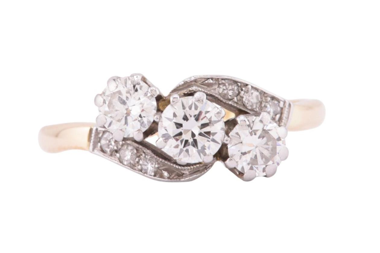 THREE STONE CROSS OVER RING