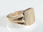 9kt yellow gold rounded square signet ring