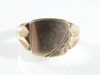 9kt yellow gold rounded square signet ring