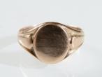 Edwardian 9kt rose gold oval signet ring