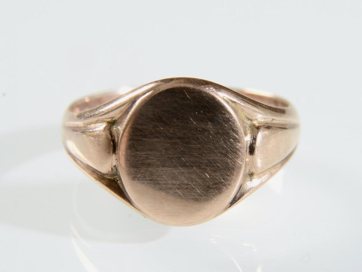 Edwardian 9kt rose gold oval signet ring