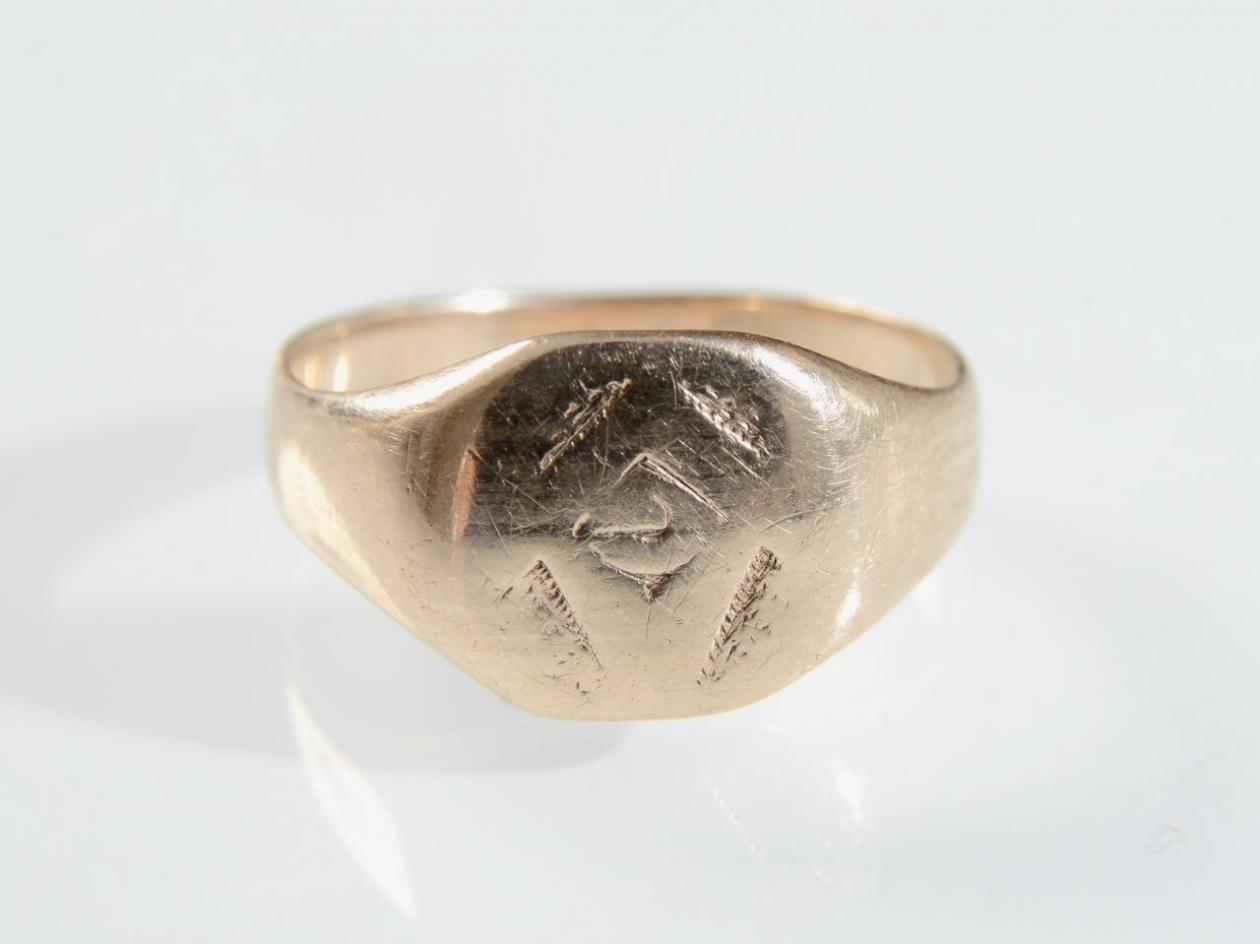 Vintage Masonic 9kt yellow gold signet ring