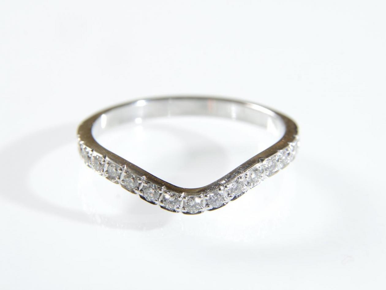 18kt white gold diamond set wishbone ring