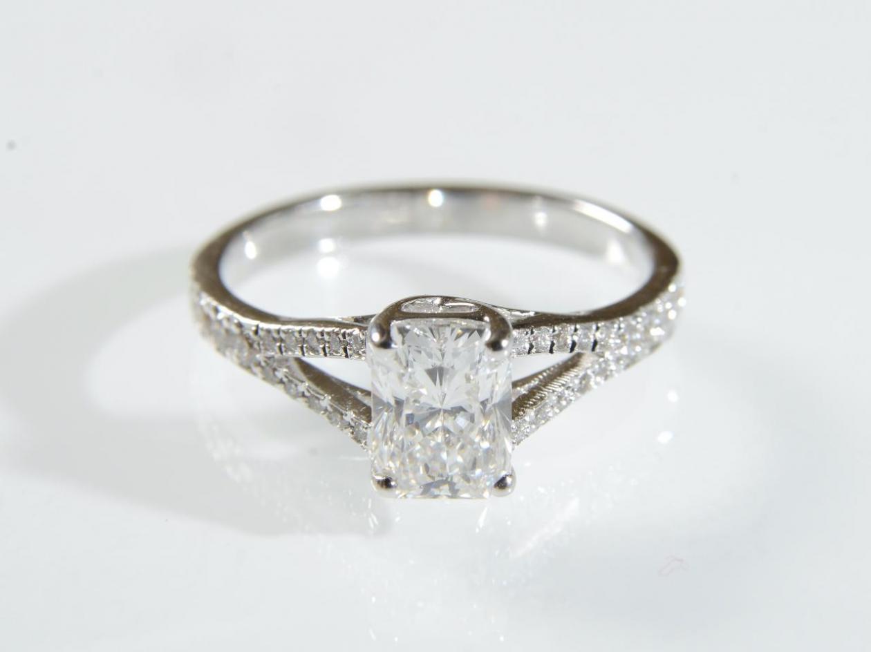 Contemporary 1.00ct radiant cut diamond solitaire in white gold