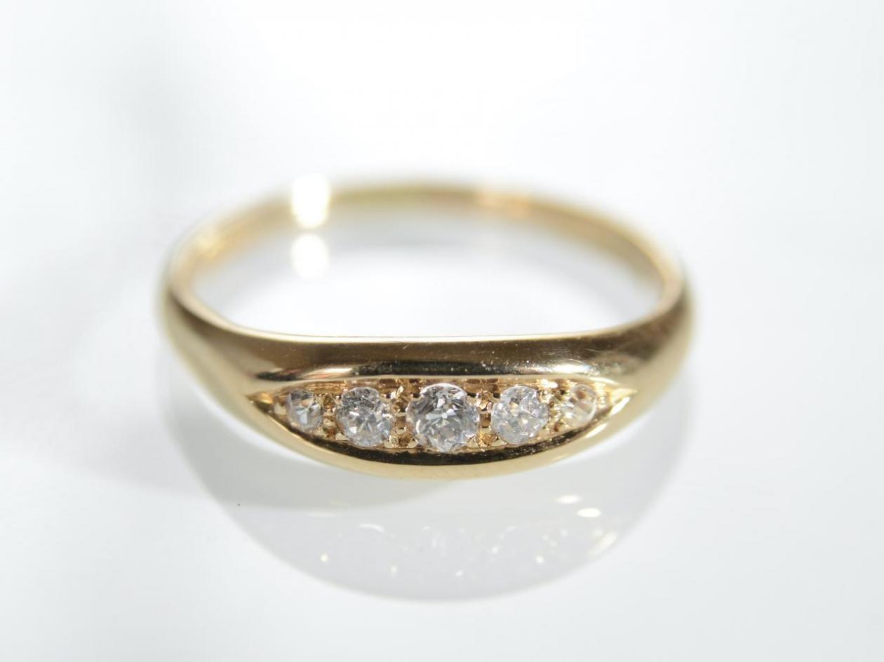 Edwardian diamond five stone ring in 18kt yellow gold