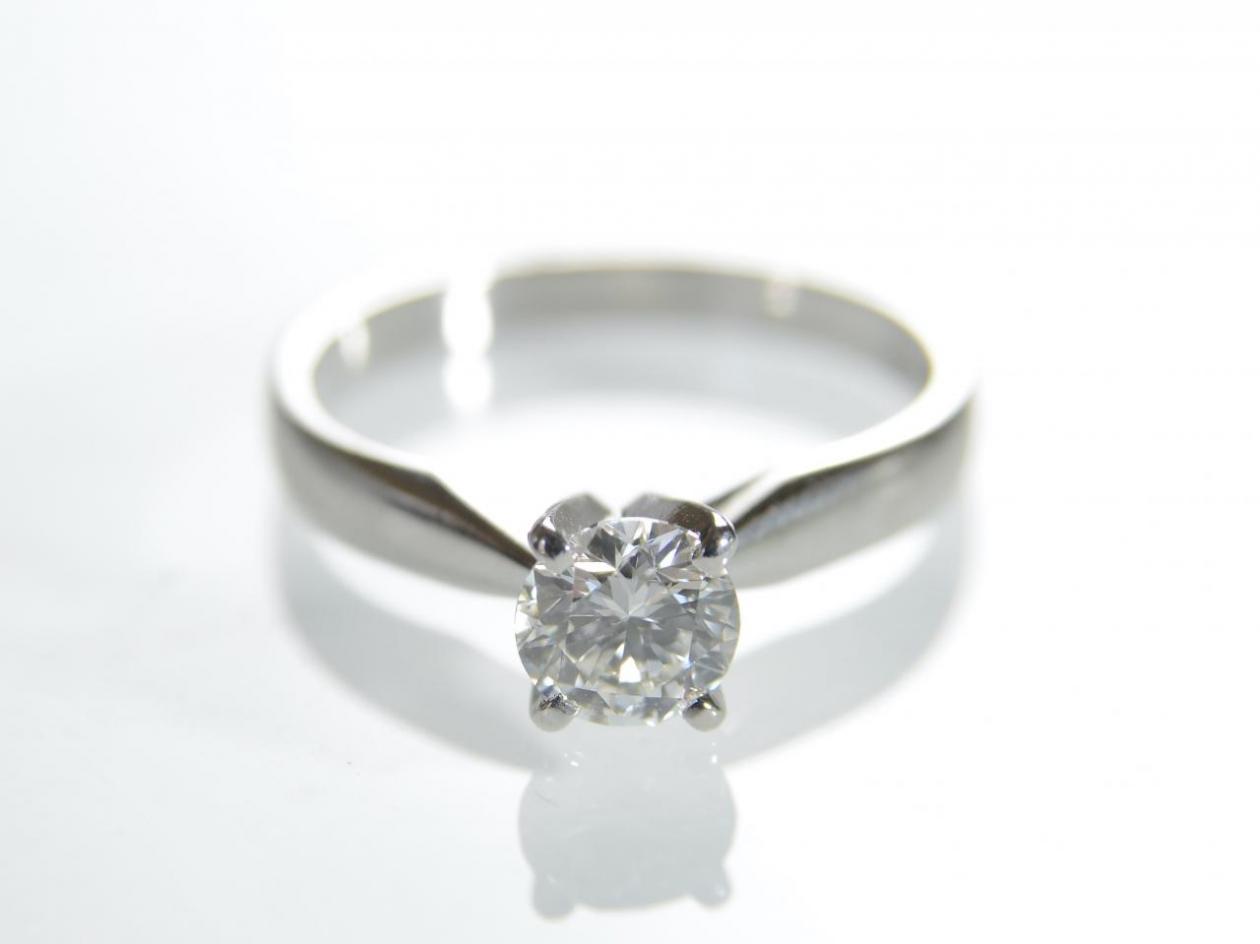 0.70ct round brilliant cut diamond solitaire in 18kt white gold